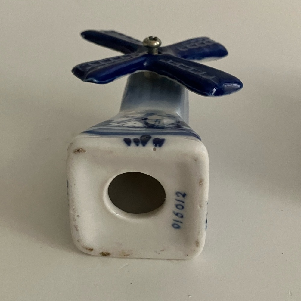 Vintage Delft Style Blue and White Windmill Salt and Pepper Shaker - Picture 6 of 7